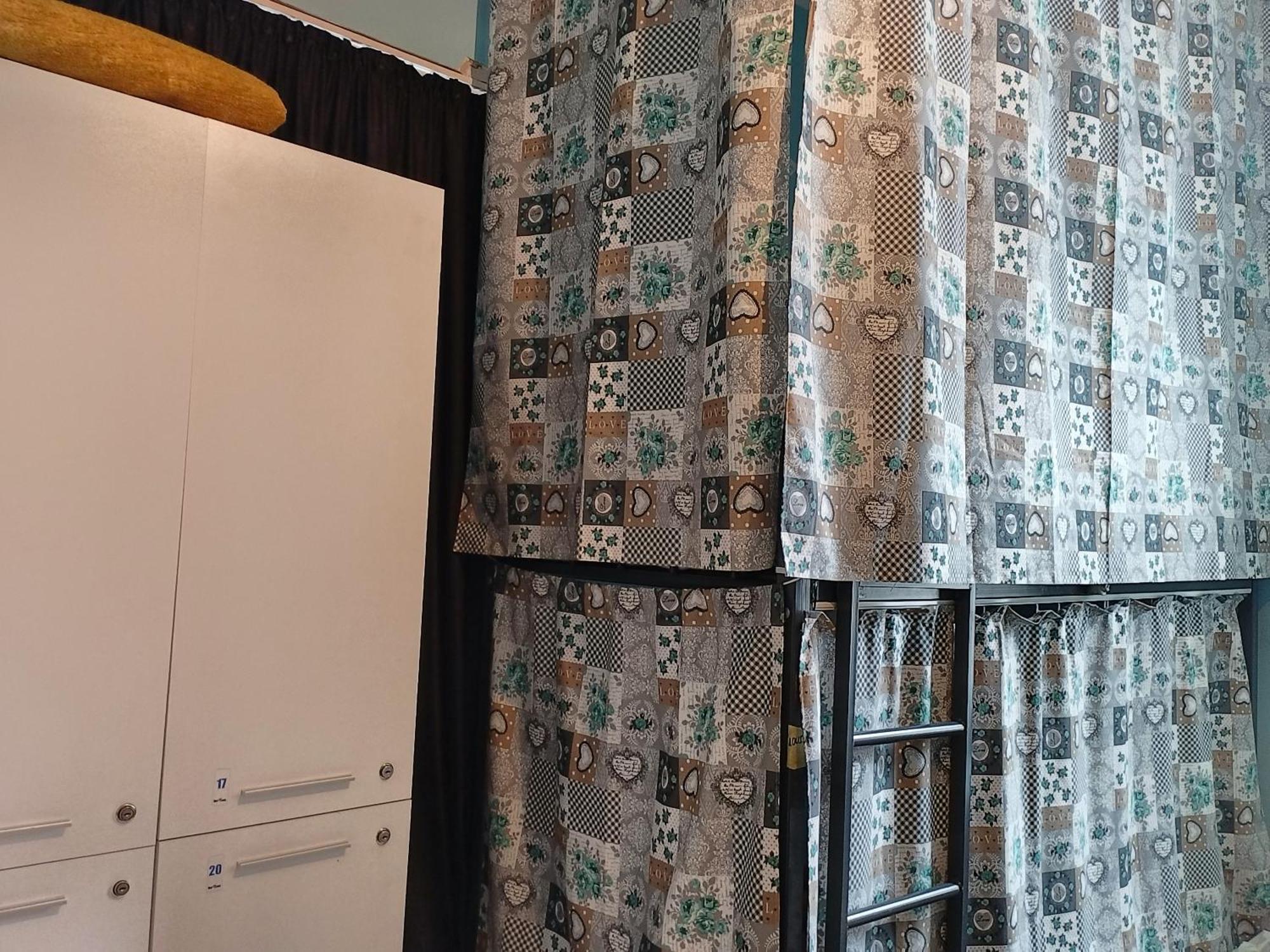 "No Party & Many Rules" Hostel N1 София Номер фото